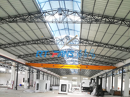 大型廠房大吊扇安裝，瑞泰風(fēng)工業(yè)大吊扇專業(yè)解決廠房車間高溫難題